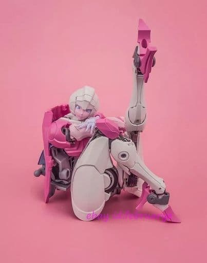 Arcee (human user) - AI Character by StarSpangled